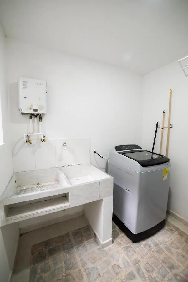 Alojamiento En El Corazon De Medellin Hab Privada B