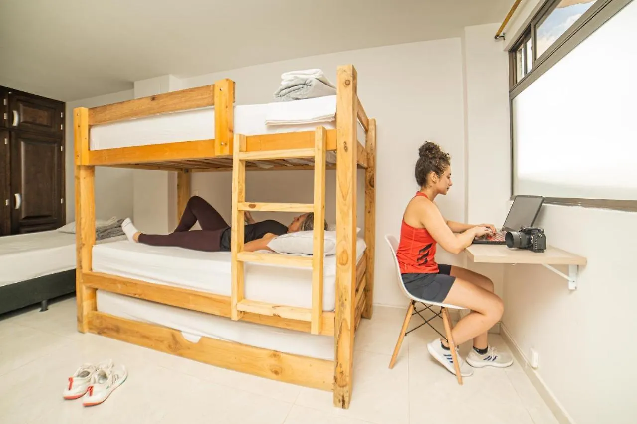 Habitación en casa particular Alojamiento En El Corazon De Medellin Hab Privada B