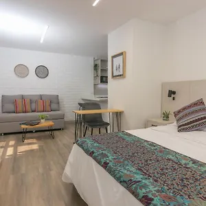 Hermoso En Laureles Apartamento