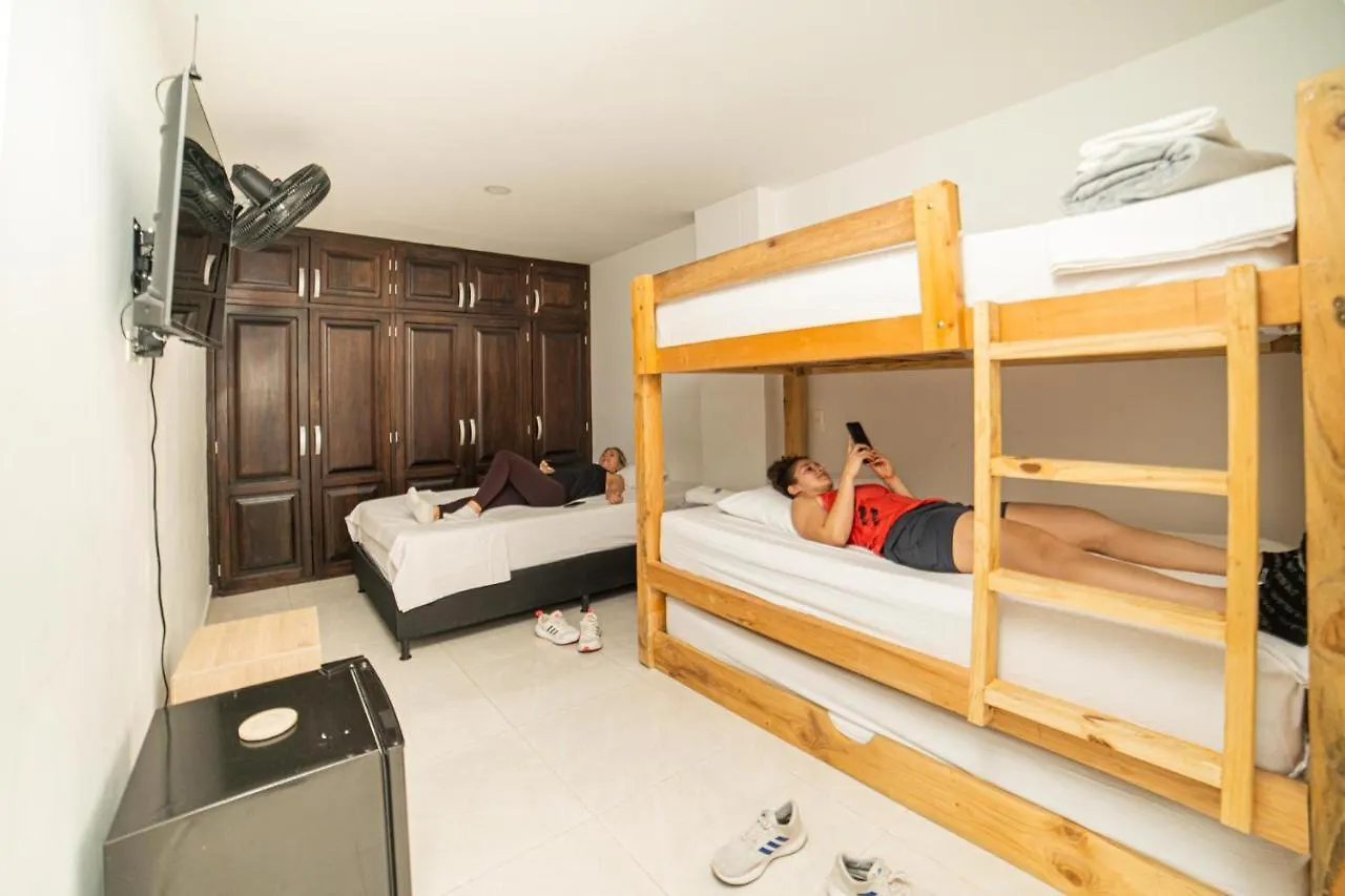 Alojamiento En El Corazon De Medellin Hab Privada B Habitación en casa particular